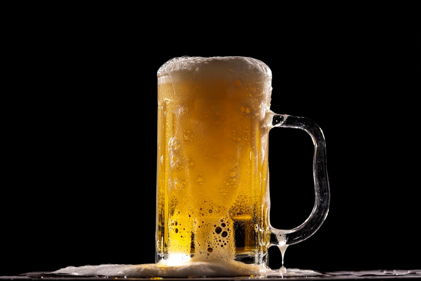 Visuel provisoire : service d'une bière artisanale